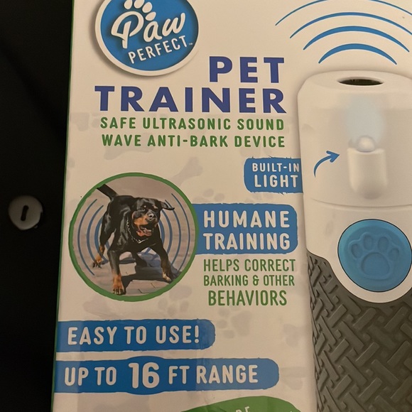 Paw Perfect Pet Trainer w/light - Picture 2 of 6